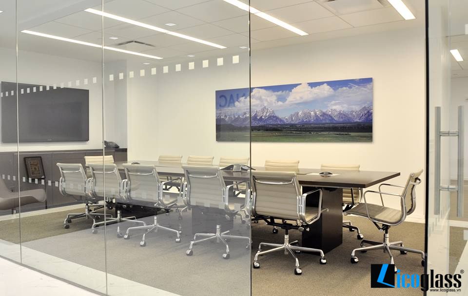 vach-kinh-cuong-luc-van-phong-licoglass (2)